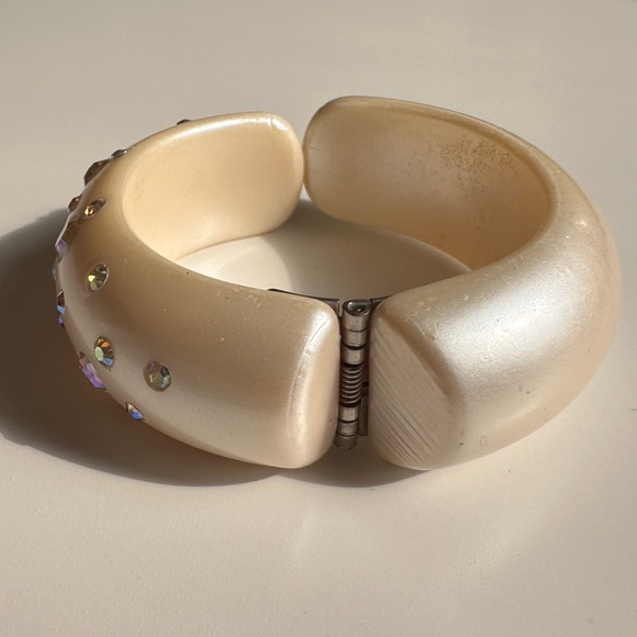 Weiss Pearlescent Clamper Bracelet - Picture 7 of 9